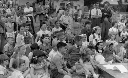 Punch and Judy audience