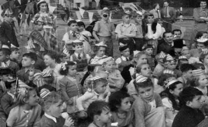 Punch and Judy audience