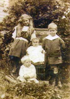 The four eldest children before emigration to Australia Four children